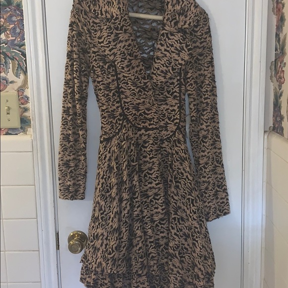 Fancy, soft lace style dress! - Picture 7 of 7